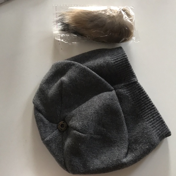 Beanie Hats w detachable real fur Pom Pom - Picture 4 of 4